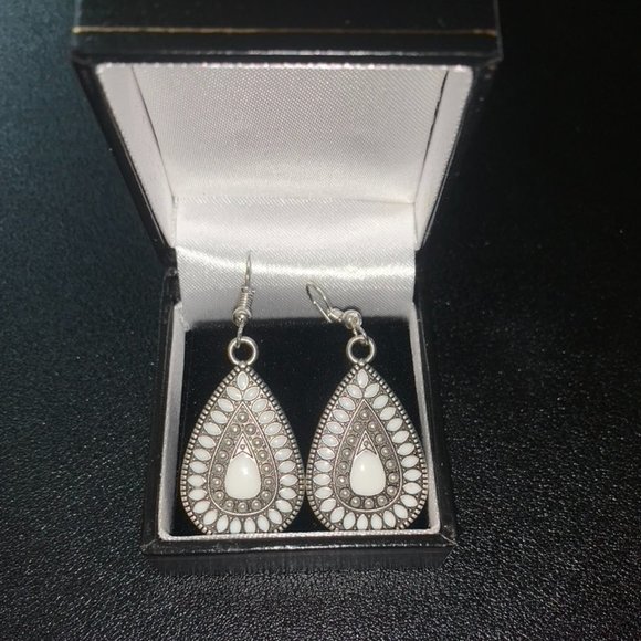 Beautiful, hand crafted Moroccan Earrings - Picture 1 of 4